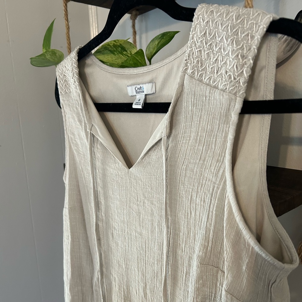 Tan tank with a loose fit